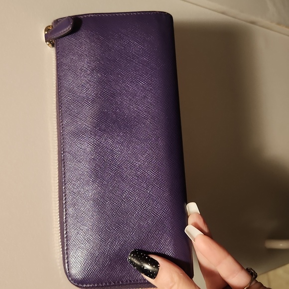 Prada Wallet - Picture 2 of 9